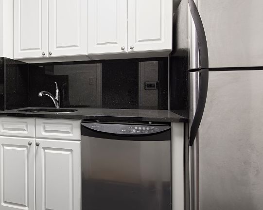 3rd image of 305 E 86th St #11EE