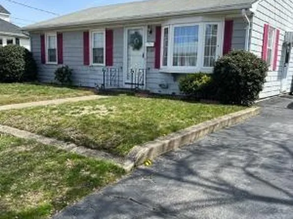 66 Manistee St, Pawtucket, RI 02861