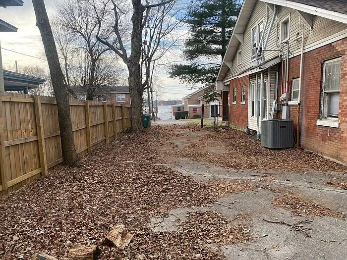 320 Elberta St #A — Photo 16
