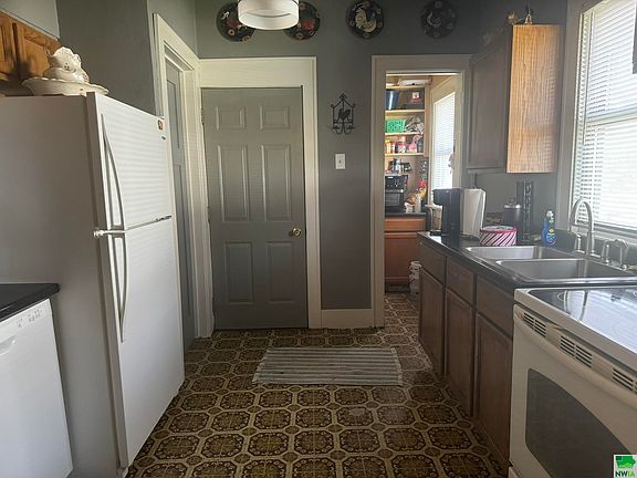 3rd image of 1616 W Palmer Ave
