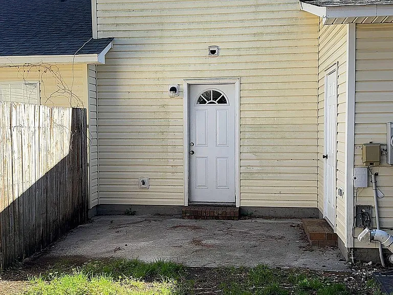 207 Spring Meadow Cir — Photo 2