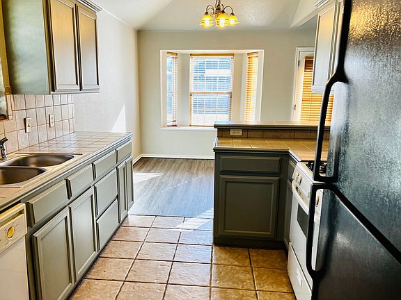 4th image of 1833 Creekside Dr