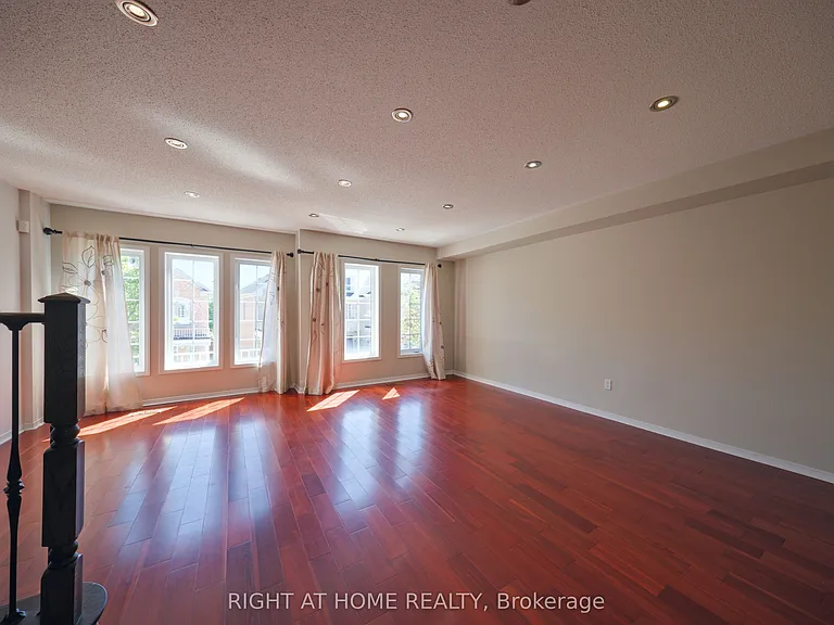 38 Warrington Way — Photo 5