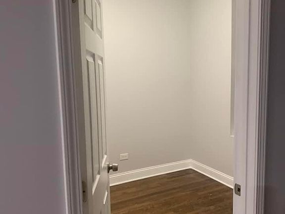 5th image of 6954 S King Dr #1