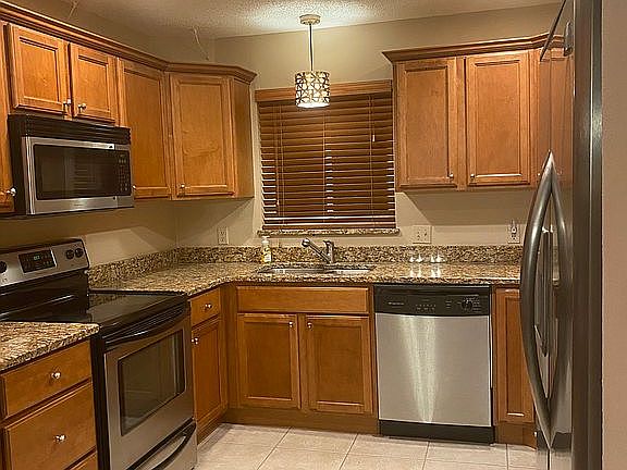 5th image of 483 Lake Carolyn Cir