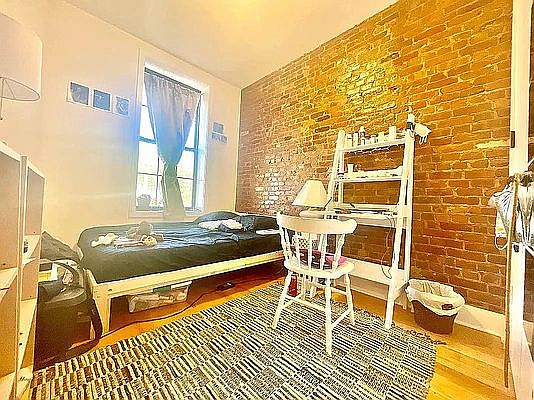 3rd image of 510 Chauncey St #4
