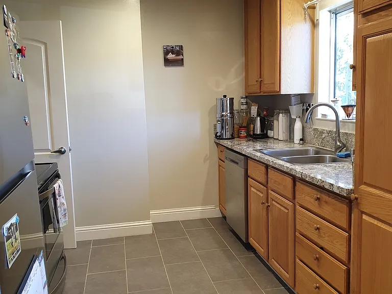 877 Park Dr #A — Photo 5