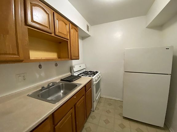 4th image of 85-82 Eliot Ave #5C