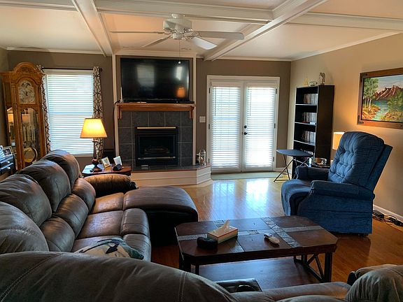 4th image of 306 E Meadow Ln