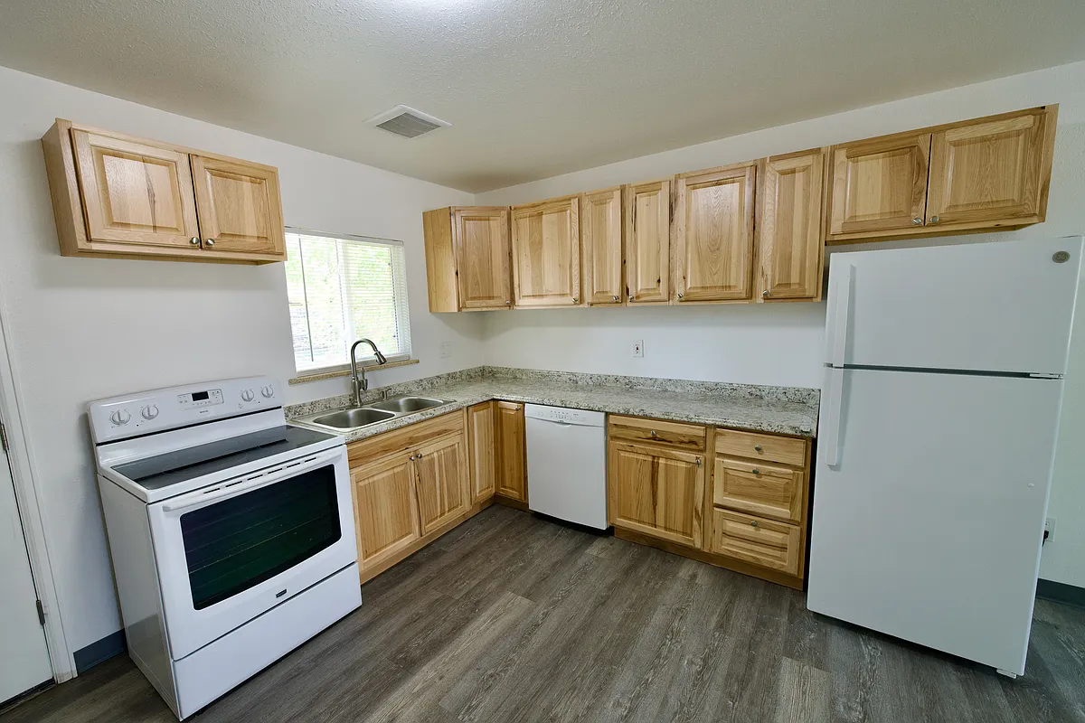 Very efficient kitchen design with plenty of counter space - 2810 Marine St #A