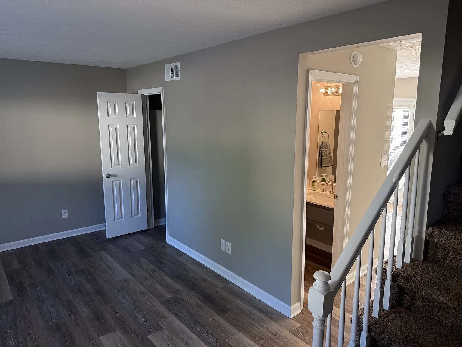 4 bed, 2.5 bath, 1073 sqft, $1,400 — Photo 4