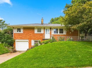 964 Cimarron Dr, Davenport, IA 52804