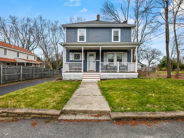 39 Brooks Pl, West Bridgewater, MA 02379