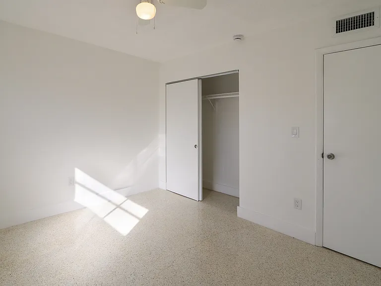 405 W 11th St #12 — Photo 21
