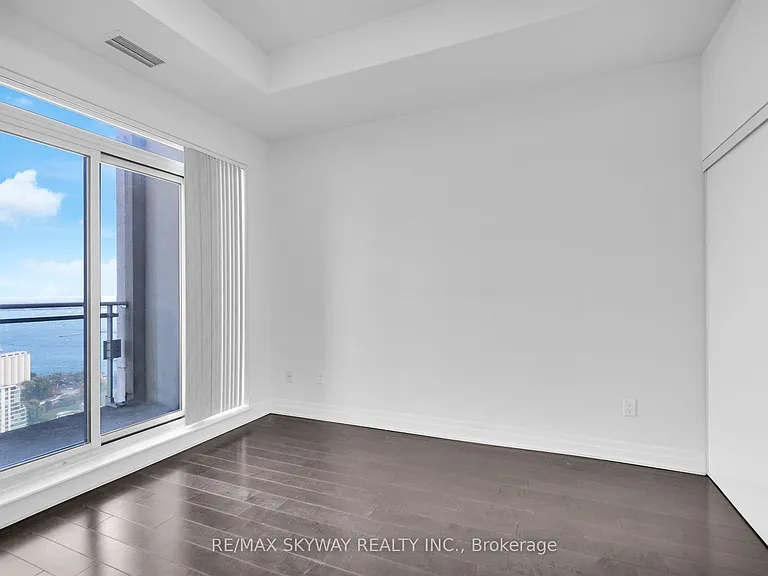 628 Fleet St #LPH03 — Photo 23