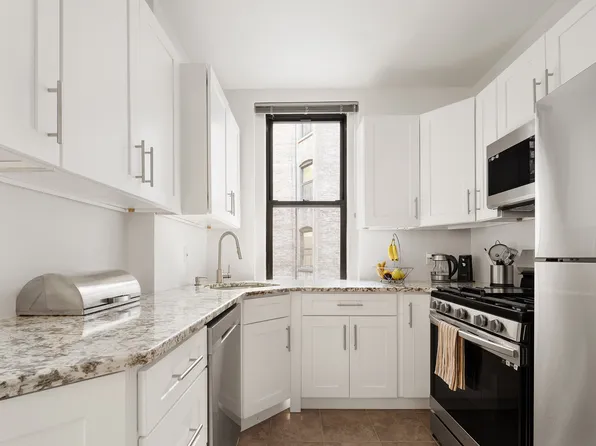 447 Fort Washington Avenue image 7 of 12