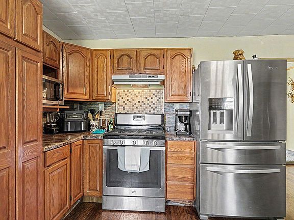 4th image of 601 Pine Ln