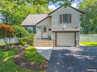 376 Chelsea St, Paramus, NJ 07652