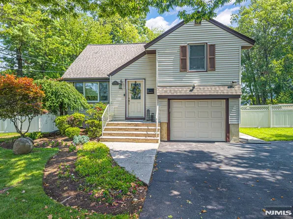 376 Chelsea St, Paramus, NJ 07652