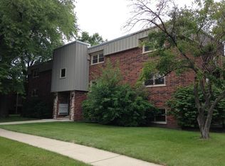 5720 East Ave APT 2B, Countryside, IL 60525