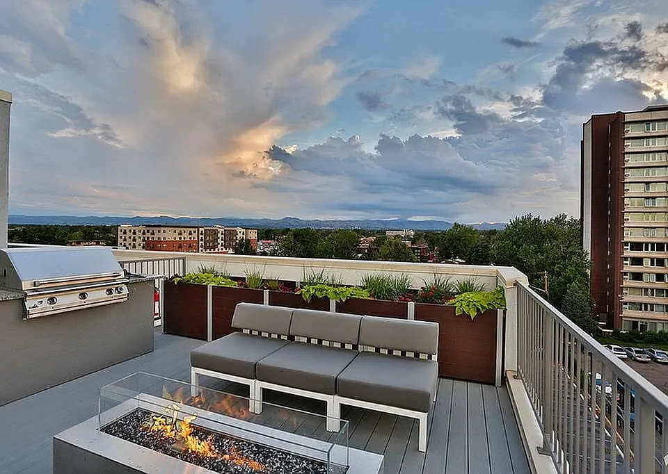 ba_xatsloans_rooftop2_1024x665