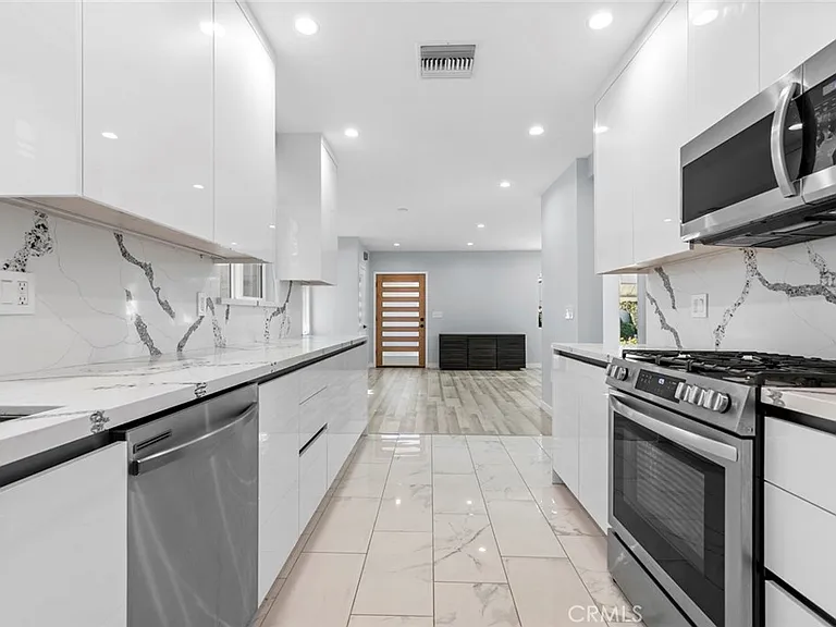 545 Ivy — Photo 10