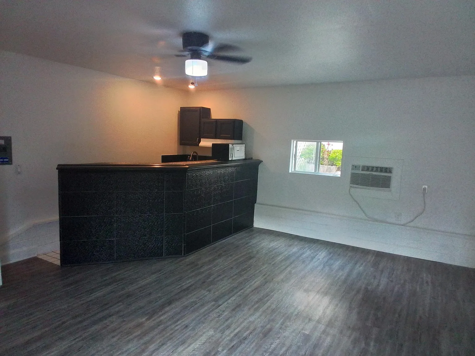 Studio, 425 sqft, $1,800 — Photo 2