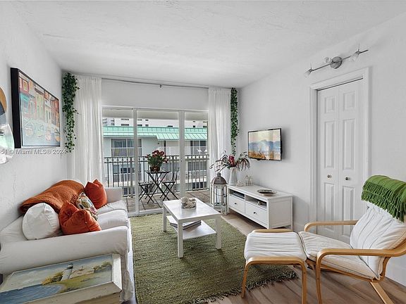 4th image of 290 Sunrise Dr APT 303