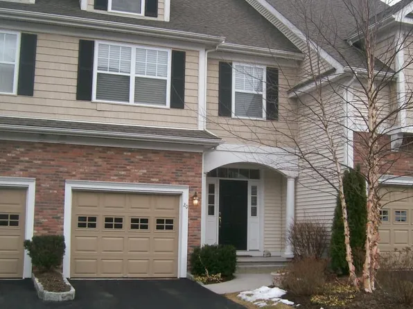 20 Goodwin Cir, Hartford, CT 06105