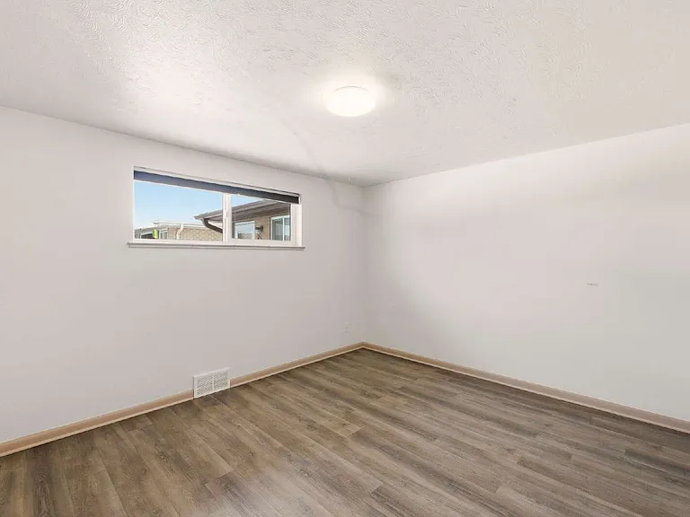 5100 E 33rd Ave — Photo 11