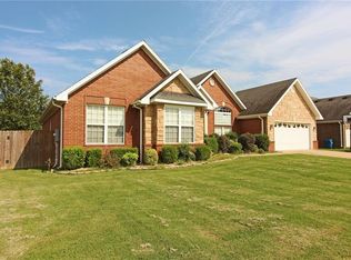 607 SE Jamaica Dr, Bentonville, AR 72712