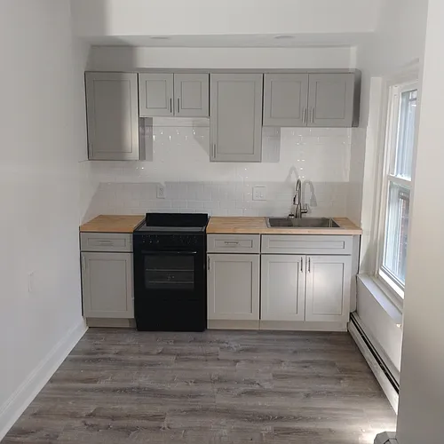 303 State St Photo 1