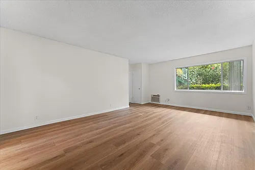 1437 E Windsor Rd #7 Photo 1