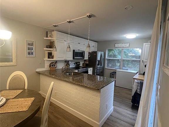 4th image of 2883 SW Lakemont Pl