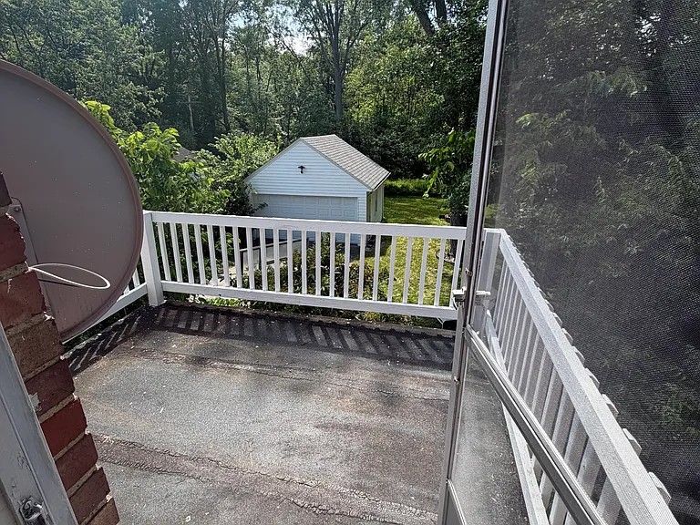 Balcony (access via bedroom 2)