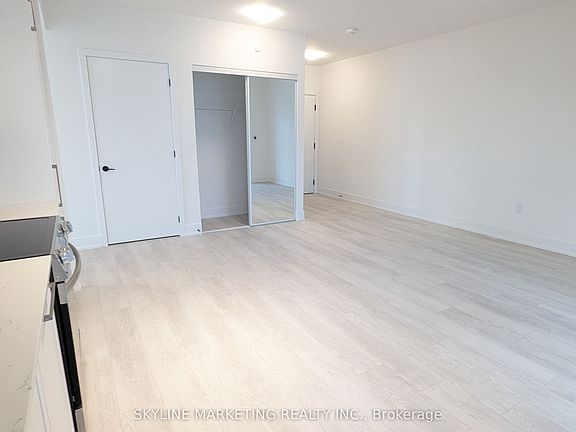 3rd image of 2450 Old Bronte Rd #504