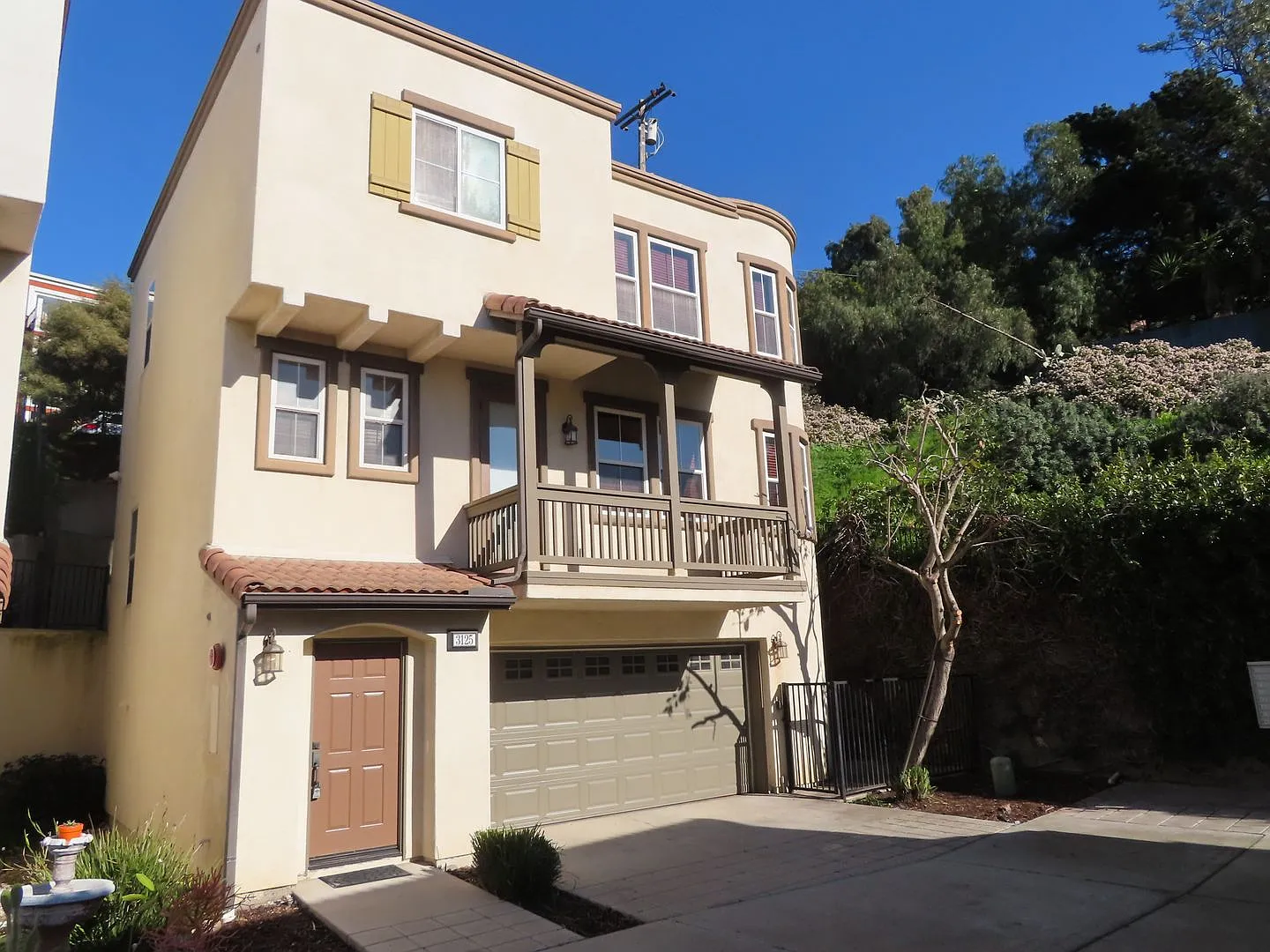 Three-bedroom house in Mission Hills / Midtown with Bay Views — Photo 1