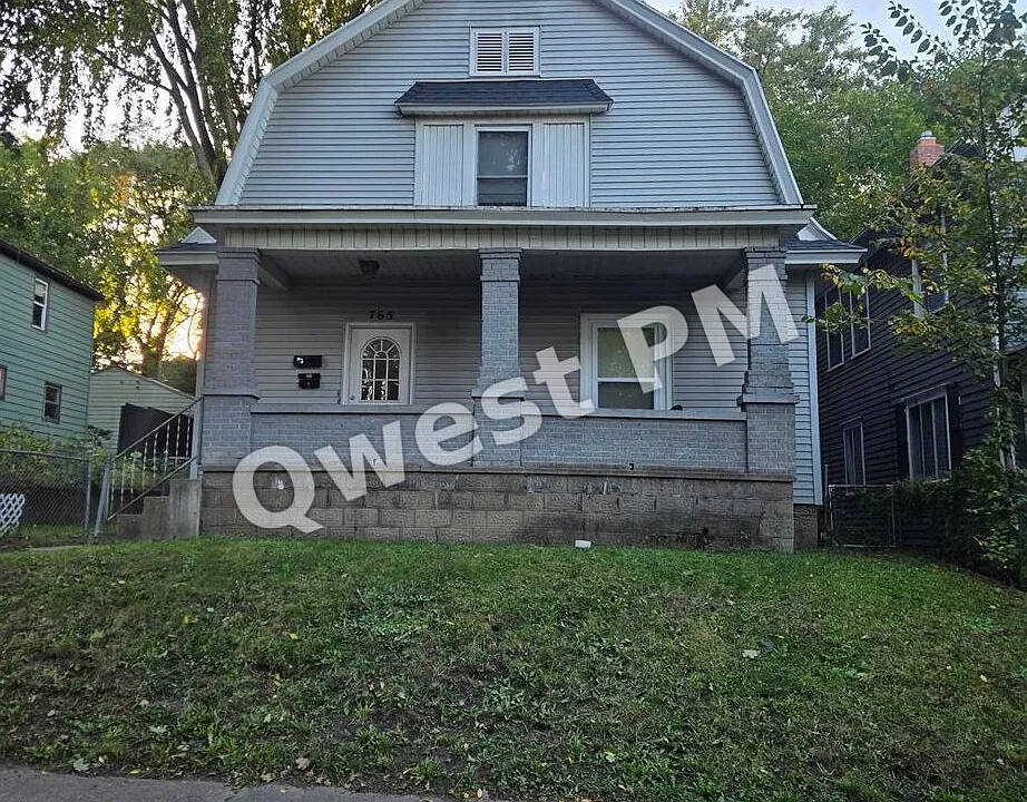 765 Clancy Ave NE #2