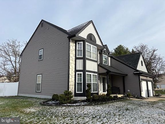 3rd image of 28 Trapper Rd