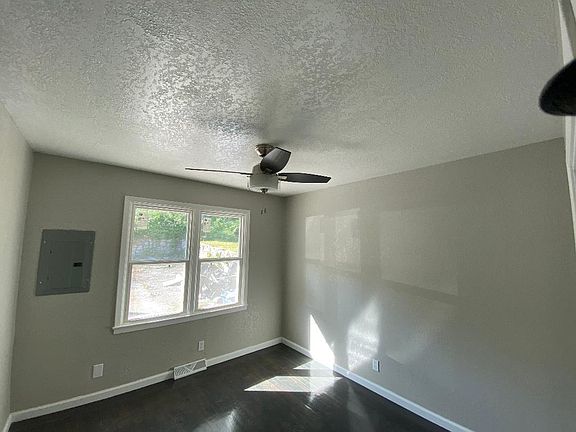 4th image of 4336 Paseo Blvd