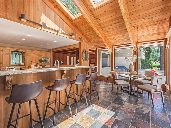 5th image of 1529 Christy Ln