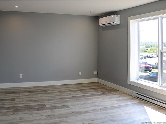 5th image of 1751 Main St #307