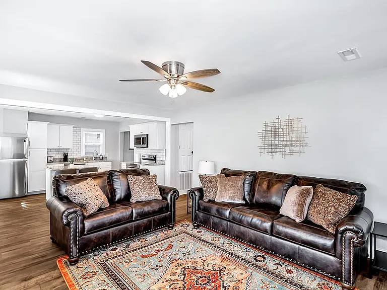 2604 Holmes Ave NW — Photo 3