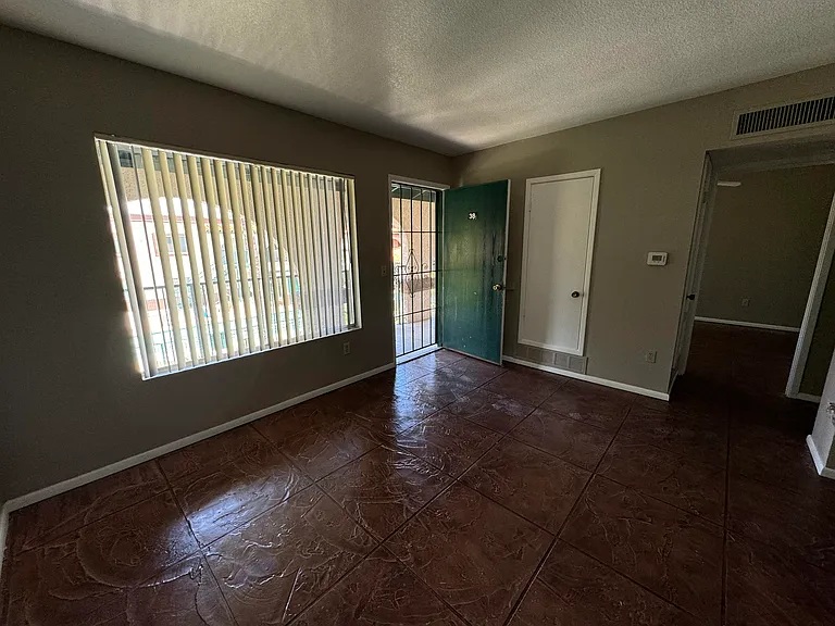 Renovated 2br2ba Living Room