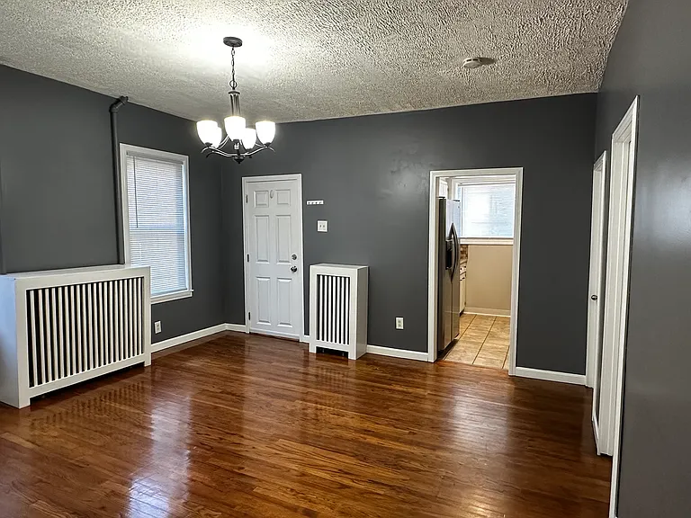 Maple St — Photo 1