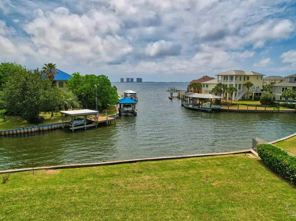 1090 Park Ln, Gulf Breeze, FL 32563