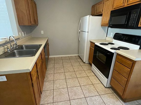 3rd image of 655-657 W Country Squire Ct #655