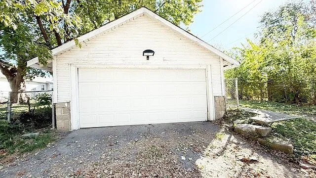 3 bed, 1.0 bath, 1089 sqft, $1,125 — Photo 4