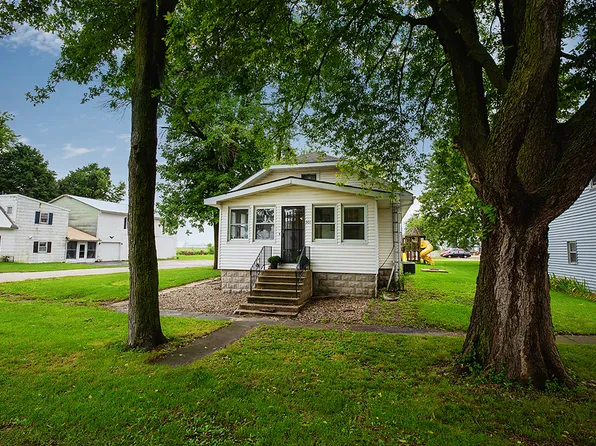 301 N Washington St, Graymont, IL 61743