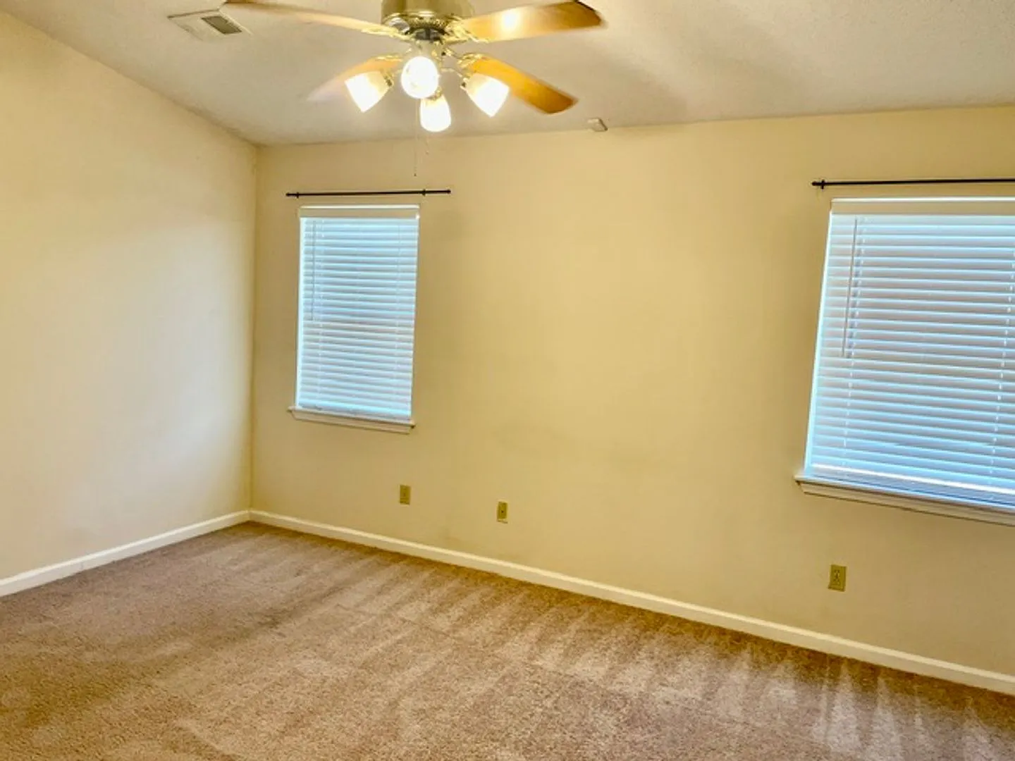 Convenient 3-bedroom, 2-bath home near Campus — Photo 3
